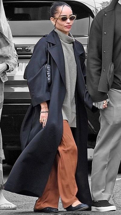 Zoe Kravitz Street Style 2022, Zoe Kravitz Outfits Winter, Zoe Kravitz Trench Coat, Zoe Kravitz Style Winter, Zoe Kravitz 2022 Style, Zoe Kravitz Fall Style, Zoe Kravitz 2022, Zoe Kravitz Winter Style, Zoe Kravitz Winter