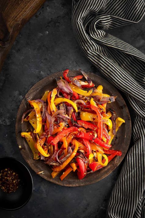 Welcome to the world of simple base recipes. This oven roasted peppers and onions recipe is ready in less than 25 minutes. It's a versatile dish. The options for using them are endless, including topping or seasoning. #pepperbowl #foodie #eats #food #veggies #friends #recipeoftheday #foodgasm #healthyrecipes #cleaneating #instagood #hungry #delicious #healthyeating #catering #foodies #eeeeeats #instayum #freshfood #veganfood #recipe #chef #thefeedfeed #photooftheday #mixology #eatclean Bell Pepper Side Dish, Roasted Peppers And Onions, Roast Peppers, Homemade Italian Pizza, Jalapeno Recipes, Bell Pepper Recipes, Stuffed Mini Peppers, Easy Oven, Pan Recipes