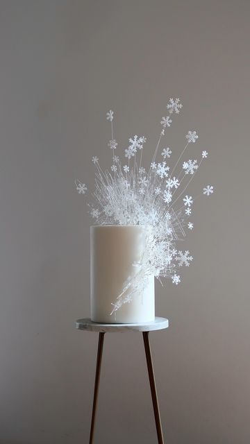 Winter Birthday Cake For Women, Winter Theme Cake Ideas, Winter Cakes Birthday, Winter Wonderland Cake Ideas, Winter Cake Decorating, Wedding Cake Christmas, Winter Cake Ideas, Winter Themed Cake, Snowflake Birthday Cake