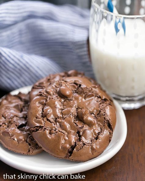 Flourless Chocolate Cookies | Dark, dense and chewy!! @That Skinny Chick Can Bake!!! Chocolate Meringue Cookies, Gluten Free Chocolate Cookies, Flourless Chocolate Cookies, Meringue Cookie Recipe, Gluten Free Cookie Recipes, Chocolate Cookie Recipes, Meringue Cookies, Flourless Chocolate, Brownie Cookies