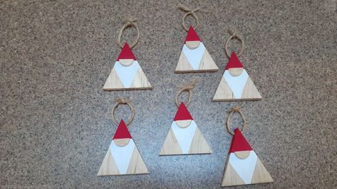 Modern Wooden Santa Ornaments – WoodchuckCanuck.com Triangle Santa, Wooden Santa, Tree Carving, Diy Workshop, Diy Deck, Christmas Ornaments Homemade, Woodworking Project, Santa Ornaments, Snowman Ornaments