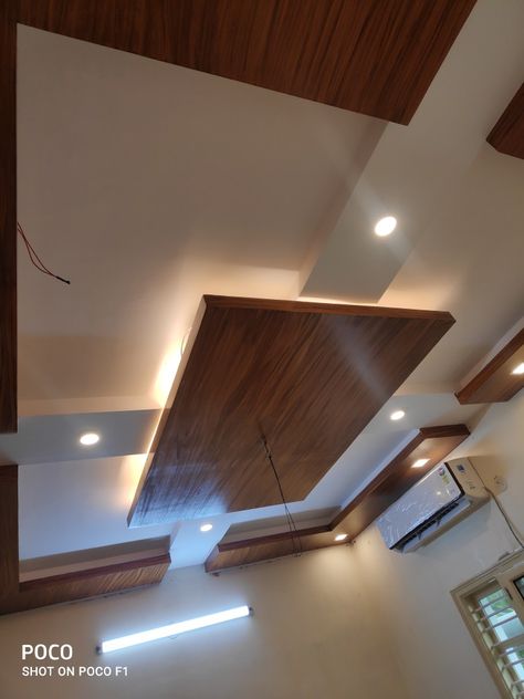 Gypsum false ceiling with wood finish paint to look like a wooden ceiling Wood False Ceiling, Wooden False Ceiling Design, Ceiling With Wood, Gypsum False Ceiling, Gypsum Ceiling Design, Gypsum Ceiling, Wooden Ceiling, Wooden Ceilings, False Ceiling