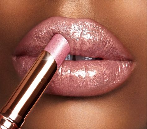 Charlotte Tilbury Pillow Talk Diamonds Swatch Charlotte Tilbury Makeup Looks, Pink Glitter Lipstick, Pink Matte Lipstick, Pillow Talk Lipstick, Charlotte Tilbury Pillow Talk, Charlotte Tilbury Lipstick, Charlotte Tilbury Makeup, Glitter Pigment, Lipstick Shades