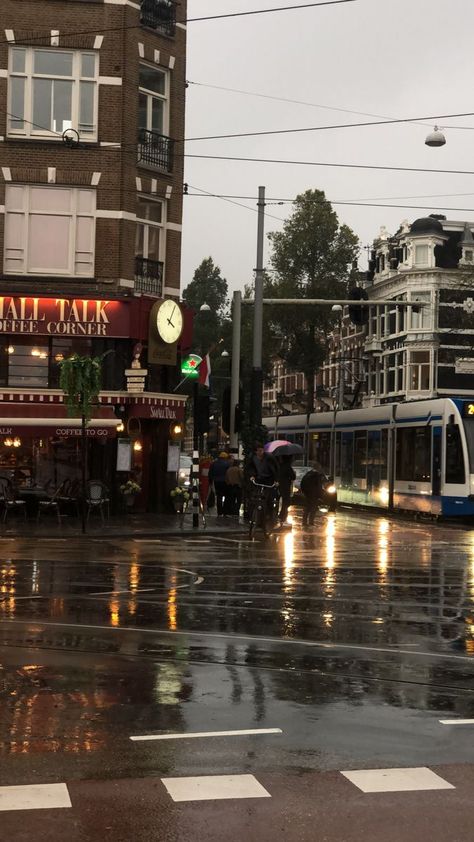 Amsterdam Rainy Day, New Amsterdam Aesthetic, Amsterdam Apartment Aesthetic, Living In Amsterdam Aesthetic, Amsterdam Aesthetic Vintage, City Day Aesthetic, Amsterdam Netherlands Aesthetic, Rainy Amsterdam, Rain View