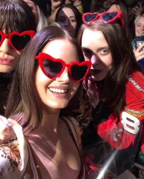 Queen Lana Del Rey, Lana Del Rey Vintage, Vintage Americana Aesthetic, Americana Aesthetic, Shaped Sunglasses, Heart Shaped Sunglasses, Vintage Americana, Lana Del Rey, Sunglasses