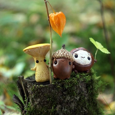 Clay Woodland Creatures, Kid Clay Projects, Cute Sculpture Ideas, Small Clay Figures, Wood People, Clay Creatures, Easy Clay Sculptures, Polymer Clay Mushroom, Plant People