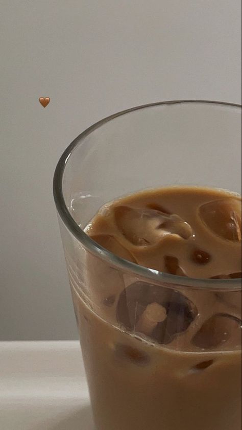 Cold Coffee Recipes, Iced Americano, Americano Coffee, Dessert Photography, Coffee Obsession, Coffee Drink Recipes, Coffee Aesthetic, Iced Latte, Cold Coffee