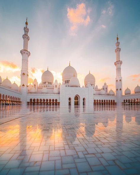 Tac Mahal, Abu Dhabi Travel, Mekka Islam, Sheikh Zayed Grand Mosque, Stunning Sunset, Mosque Architecture, Ras Al Khaimah, Beautiful Mosques, Grand Mosque