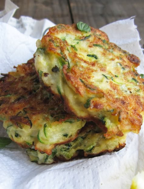 Scrumpdillyicious: Zucchini, Ricotta & Feta Fritters with Dill Savoury Ricotta Recipes, Ricotta Lunch Recipes, Ricotta Cheese Recipes Dinners Healthy, Squash Ricotta Recipes, Ricotta Recipes Breakfast, Healthy Ricotta Recipes, Summer Luncheon Ideas, Zucchini Ricotta Fritters, Dill Zucchini