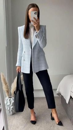 Women Work Outfits, Corp Perfect, Trendy Work Outfit, Classy Skirts, Business Professional Outfits, Casual Professional, Professional Outfits Women, Chique Outfits, Business Outfits Women