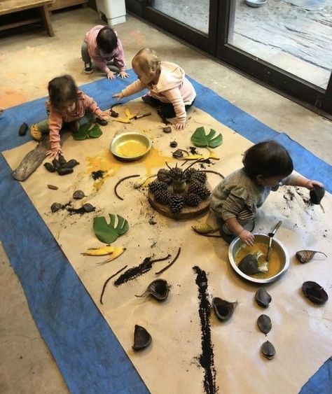 Reggio Emilia Activities For Infants, Regio Emilia Activities, Nature Based Classroom, Provocations Reggio, Reggio Children, Reggio Emilia Classroom, Reggio Inspired Classrooms, Reggio Emilia Inspired, Waldorf Inspired Toys