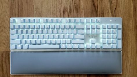 Razer Pro Type Ultra wireless keyboard review: A grown-up mechanical clacker | Ars Technica Razer Mouse, Double Shot, Wrist Rest, Wireless Keyboard, Keyboard Shortcuts, Bluetooth Device, Grown Up, Logitech, Battery Life