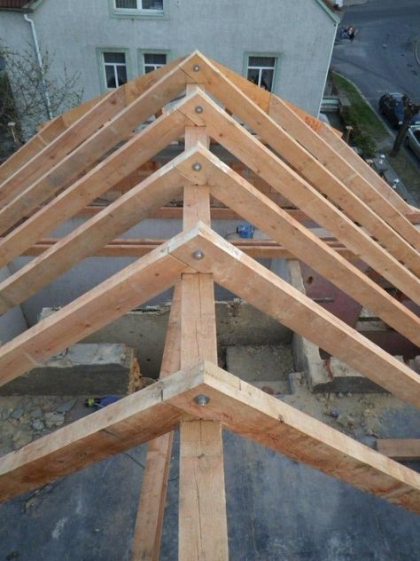 Shingles Roofing, Casa Hobbit, Roofing Ideas, Steel Roofing, Roof Construction, Cedar Shingles, Roof Trusses, Space Frame, Lodge Decor