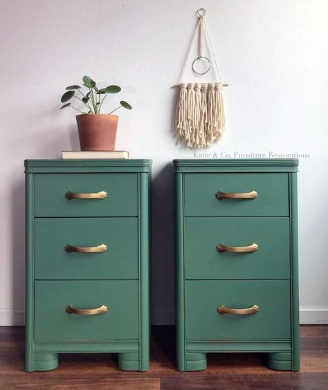 Custom Mixed Green Art Deco Side Tables | General Finishes Design Center Art Deco Night Stands, Painted Bedside Tables Night Stands, Colorful Bedside Table, Painted Bedside Tables, Green Painted Furniture, Art Deco Side Table, Simple Nightstand, Nightstand Makeover, Painted Side Tables