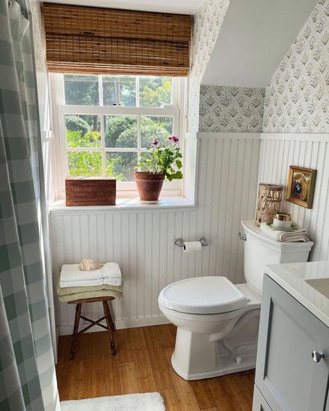 Cottage Bathroom, Decor Shabby Chic, Small Bath, My New Room, House Inspo, Dream Home Design, House Inspiration, My Dream Home, Bathroom Interior