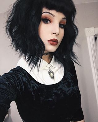 Stile Punk Rock, Stile Pin Up, Goth Hairstyles, Elegance Hair, Short Scene Hair, Look Grunge, Gothic Hairstyles, Goth Hair, Athletic Hairstyles