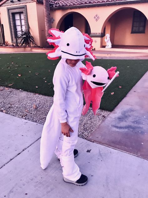 Axolotl costume Axolotl Costume, Sea Creature Costume, Axolotl Cute, Medusa Costume, Cute Axolotl, Halloween Sewing, Diy Costumes Kids, Diy Halloween Costumes For Kids, Halloween Inflatables