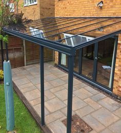 Terrasse Med Tak, Pergola Patio Ideas Diy, Outdoor Patio Area, Garden Room Extensions, Glass Patio, Patio Deck Designs, Back Garden Design, Patio Cover, Patio Canopy