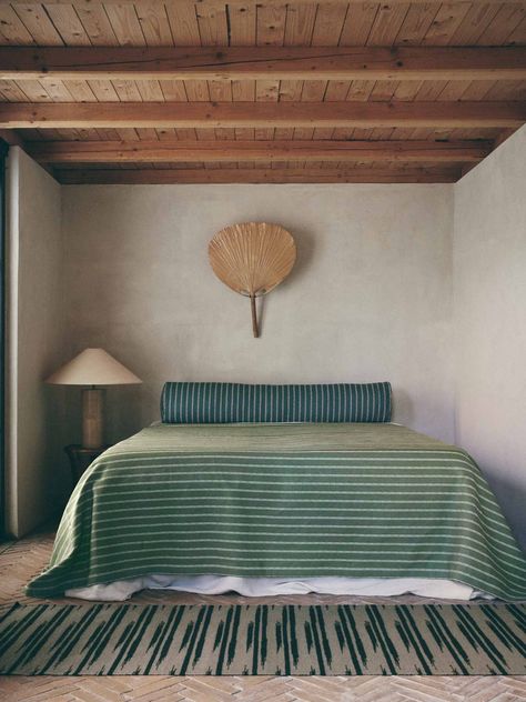 light-sleep-holding-helene-blanche Temple Bedroom, Interior Design Per La Casa, Design Del Prodotto, New Wall, Interior Inspo, Decoration Design, Interior Design Inspiration, House Inspiration, Summer House