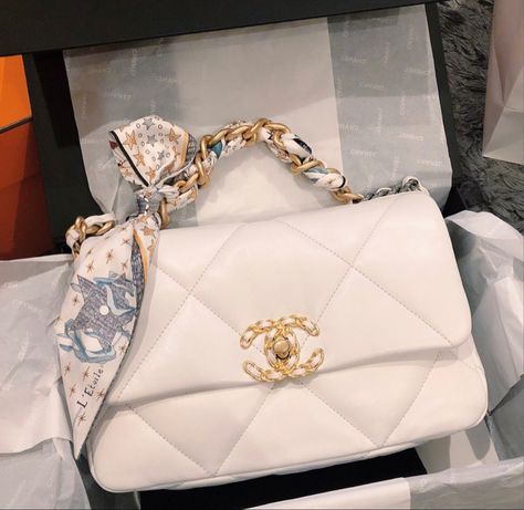 White Chanel Bag, Tas Lv, Fake Designer Bags, Luxury Bags Collection, Best Designer Bags, Egg Shell, Girly Bags, Replica Designer Handbags, Chanel Purse