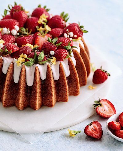 Bundt Cake With Strawberries, Bundt Cake With Glaze, Strawberry Bundt Cake, Cake With Strawberries, Swirl Cake, Spring Desserts, Popular Desserts, German Chocolate Cake, Bundt Cakes Recipes