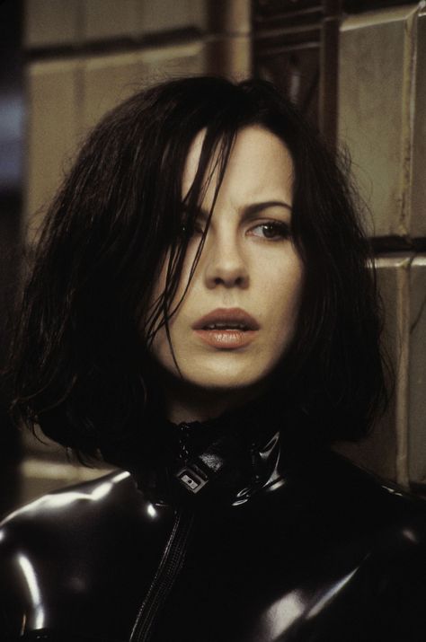 Underworld (2003). Obsessed with her hair in this film. Underworld Vampire, Underworld Selene, Underworld Movies, Human Centipede, Vampires And Werewolves, Vampire Academy, Creatures Of The Night, Pearl Harbor, Kate Beckinsale