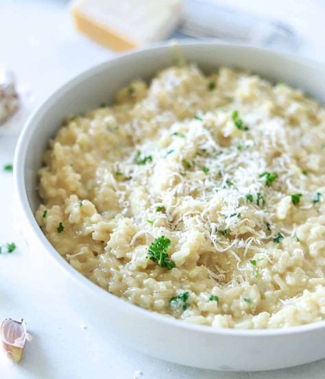 You've got to try the BEST Creamy Garlic Parmesan Risotto Recipe. It is super simple to make and delicious! #risotto #garlicrisotto #parmesan #easydinner #italianfood Garlic Parmesan Risotto, Easy Risotto, Risotto Recipes Easy, Best Risotto, Parmesan Risotto, Risotto Recipes, Creamy Garlic, Easy Lunch, Winter Recipes