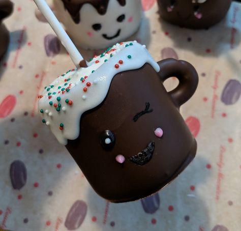 Thanksgiving Marshmallow Pops, Christmas Chocolate Covered Marshmallows, Chocolate Covered Marshmallows Christmas, Christmas Strawberry, Marshmallow Crafts, Chocolate Covered Strawberry Recipe, Cake Pop Decorating, Chocolate Covered Marshmallows, Christmas Cake Pops