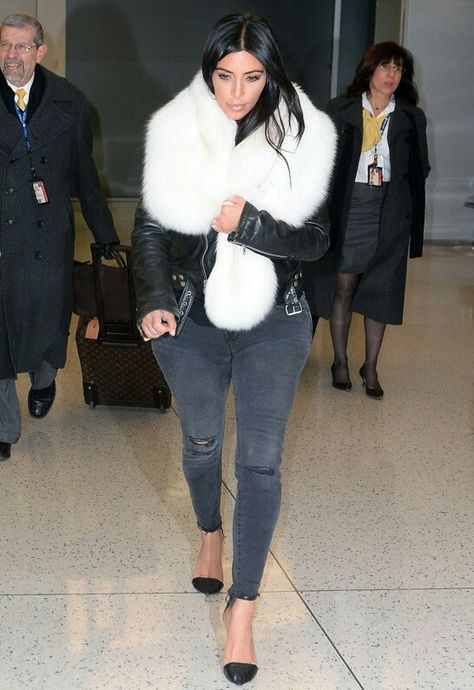 Kim Kardashian Today, Kim Kay, Estilo Kim Kardashian, Kardashian Fashion, Estilo Kardashian, Kim K Style, Kim Kardashian Style, Fur Stole, Fashion Articles