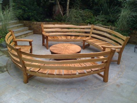 Curved Outdoor Benches, Wooden Bench Diy, Como Plantar Pitaya, Yard Benches, Fire Pit Bench, Outside Benches, Diy Bank, Curved Patio, Bench Garden