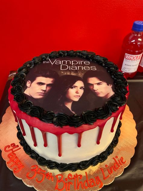 The Vampire Diaries Birthday Cakes, Damon Salvatore Cake, Tvd Birthday Cake, Vampire Diaries Cake Ideas, Vampire Diaries Birthday Party Ideas, Tvd Birthday, Vampire Diaries Songs, Twilight Party, 14th Birthday Cakes