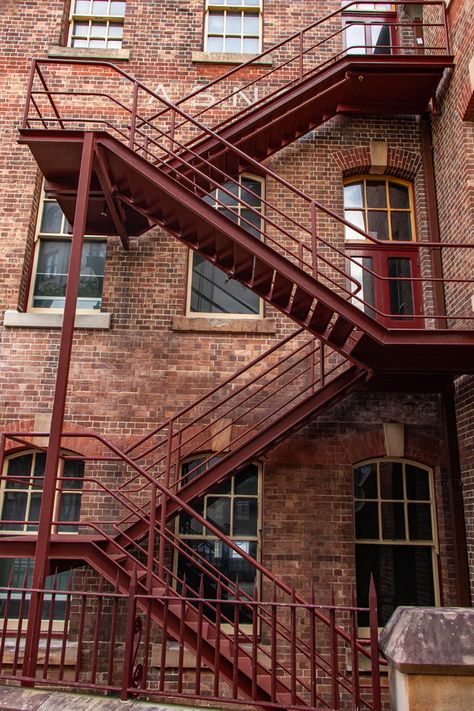 Old Brick Building Exterior, Red Brick Architecture, Brick Red Aesthetic, Red Brick Aesthetic, Brick Aesthetic, Red Brick Building, Academia House, Red Building, Brick Images