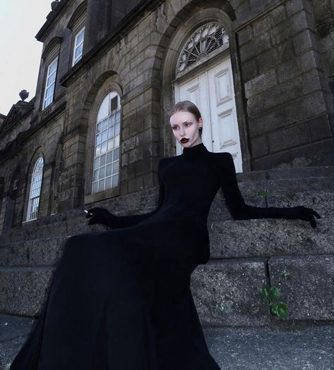 Gothic Editorial Photography, High Class Goth, Gothic Fashion Editorial, Goth Aesthetic Photoshoot, Neo Gothic Aesthetic, Victorian Style Photoshoot, Gothic Portrait Photography, Witchy Fashion Aesthetic, Goth Pose Reference