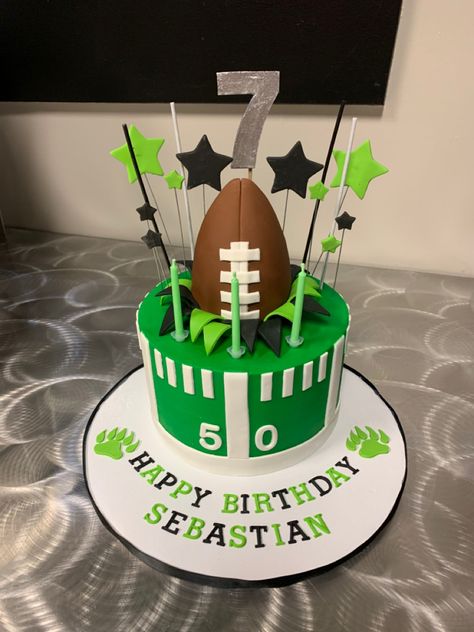 Football Cakes For Boys, Football Party Cake, Nfl Cake, Football Cake Design, Happy Birthday Football, Rugby Cake, Superbowl Cake, Rugby Birthday, Football Birthday Cake