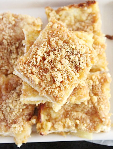 Creamy Apple Squares - Big Green House | desserts & baked goods Apple Squares Recipe, Green Apples Dessert, Big Green House, Green Apple Recipes, Apple Squares, Apple Square, Dessert Apple, Brown Sugar Cakes, Apple Dessert Recipes