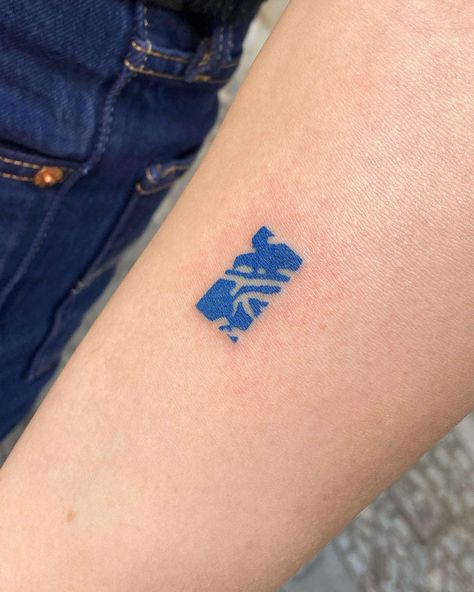 Think Before You Ink: What You Should Know About Blue Ink Tattoos – Self Tattoo Blue Ink Tattoo Healed, Blue Aesthetic Tattoo, Electric Blue Tattoo, Cobalt Blue Tattoo, Blue Tattoo Minimalist, Indy Blue Tattoo, Dark Blue Ink Tattoo, Blue Simple Tattoo, Blue Minimalist Tattoo