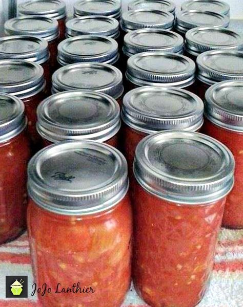 Old Fashioned Canned Tomatoes. A great easy tutorial & recipe so you can capture the taste of Summer and enjoy during the Winter months! Good Old Fashioned Canned Tomatoes. Oh boy! This is a wonderful Canned Diced Tomatoes Recipes, Canned Tomato Recipes, Garden Canning, Garden Peppers, Freezing Recipes, Canning Tomatoes Recipes, Hamburger Steaks, Grill Cheese, Tomatoes Recipes