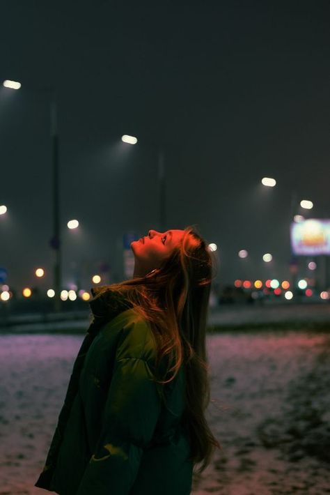 Red Winter Aesthetic, Night Portrait Photography, Night Photography Portrait, Night Street Photography, Night Time Photography, Winter Portraits, Night Portrait, Dreamy Photography, Portrait Lighting