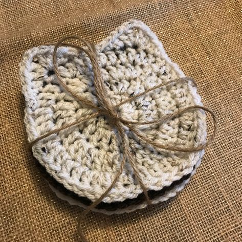 Bry's Crochets: Super Easy Cat Coaster!! Turtle Coaster, Crochet Coasters Free Pattern, Confection Au Crochet, Cat Coasters, Crochet Coaster Pattern, Crochet Turtle, Crochet Potholders, Crochet Simple, Crochet Diy