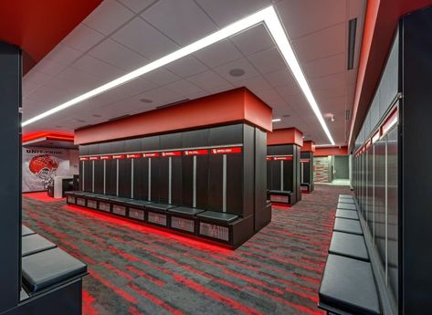 Baseball Locker Room, University Of Houston, Stadium Design, Deco Studio, Football Hall Of Fame, Locker Room, Room Interior Design, Interior Projects, Lockers