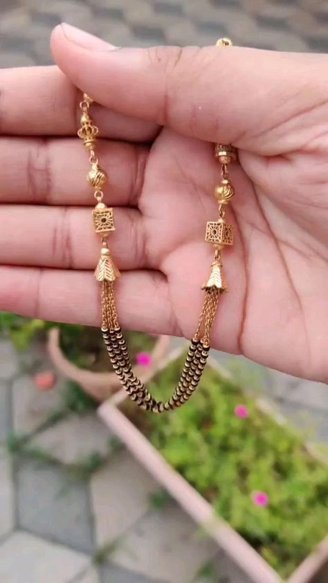 Black Beads Mangalsutra Design Gold, Rose Gold Mangalsutra, Natural Material Jewelry, Mangalsutra Design, Black Beads Mangalsutra Design, Gold Mangalsutra Designs, Pearl Necklace Designs, Jewelry Set Design, Gold Bridal Jewellery Sets