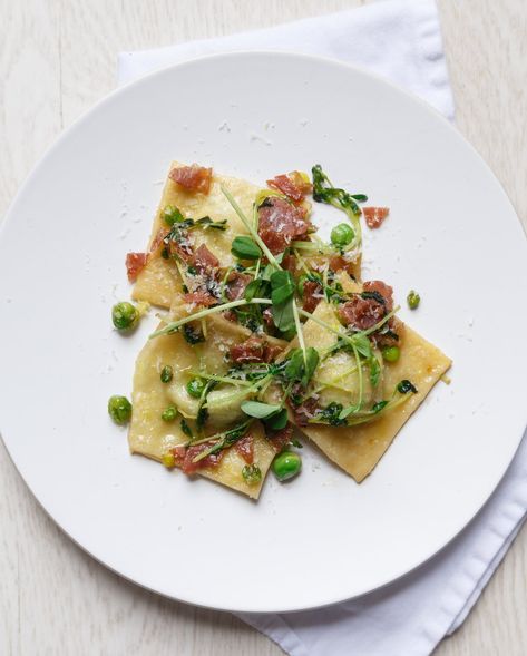 Pea Ravioli, Proscuitto Recipe, Easy Weekday Dinners, Spring Pasta, Spring Peas, Italian Pasta Dishes, Ravioli Recipe, Yellow Table, Pea Recipes