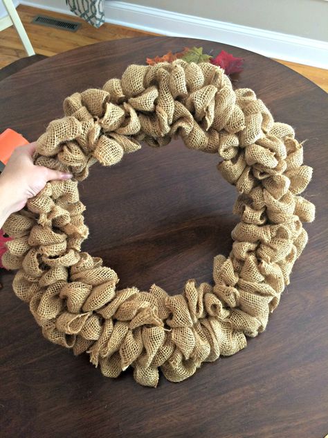 This rustic fall burlap bubble wreath is simple, beautiful, easy to make, and… Burlap Fall Wreath, Burlap Bubble Wreath, Making A Wreath, Bubble Wreath, Easy Burlap Wreath, Patriotic Burlap Wreath, Tree Napkin, Burlap Wreath Tutorial, Making Wreaths