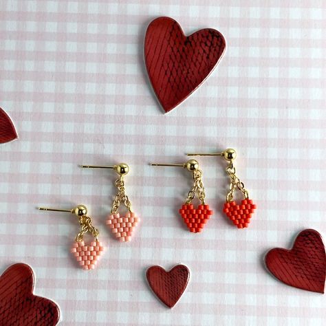 Valentines Day Earrings- Dangly Beaded Heart Earrings Small Miyuki Earrings, Small Seed Bead Earrings, Small Beaded Earrings, Beaded Heart Earrings, Pink Heart Earrings, Pixel Heart, Beaded Heart, Beaded Bracelet Patterns, Beaded Jewelry Patterns