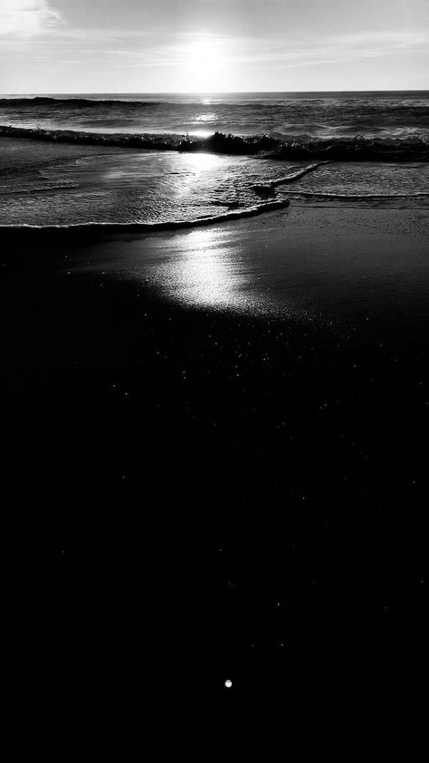 Black Nature Aesthetic, Black Aesthetic Videos, Hossegor France, Em Aesthetic, Dark Black Wallpaper, Amoled Wallpapers, Iphone Wallpaper Landscape, Ocean Sunset, Aesthetic Photography Nature