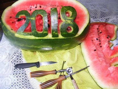 carved watermelon salad for graduation party Watermelon Creations, Watermelon Carving Graduation, Pineapple Tidbits, Carved Watermelon, Riced Veggies, Watermelon Art, Watermelon Carving, Art Cake, Graduation Party Planning