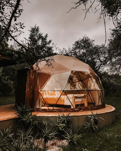 Dome Airbnb, Geodesic Dome Tent, Geo Dome, Unique Cabin, Airbnb Property, Glamping Ideas, Property Ideas, Villa Pool, Glamping Resorts