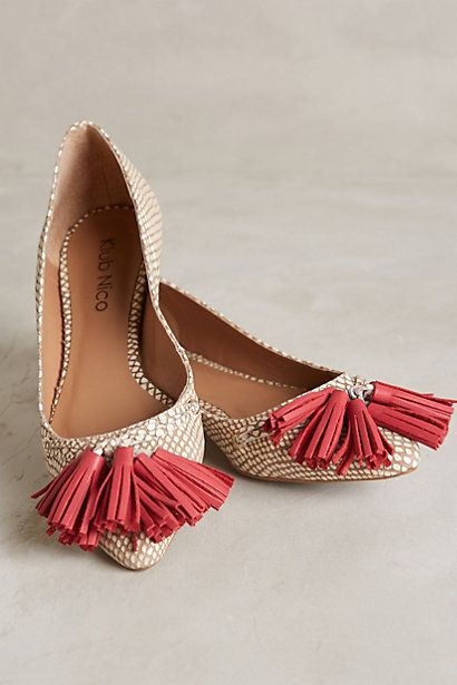 tassel flats #anthrofave All About Shoes, Shoe Closet, Crazy Shoes, Pretty Shoes, Shoe Obsession, Shoe Lover, Shoe Game, Beautiful Shoes, Cute Shoes