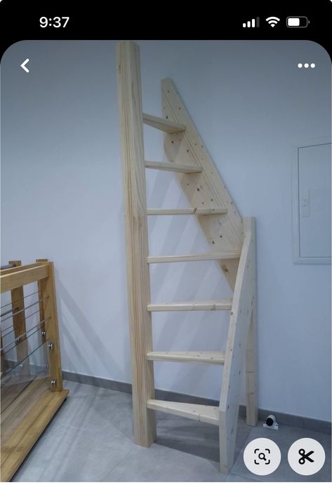 سلالم حلزونية, Apartemen Studio, Wooden Staircase, Diy Loft Bed, Houses Bloxburg, Tiny House Stairs, Loft Stairs, Loft Ladder, Stair Case