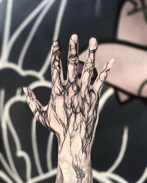 Flame Tattoos, Fire Tattoo, Geniale Tattoos, Hand Tattoos For Guys, Dark Tattoo, Abstract Tattoo, Dope Tattoos, Blackwork Tattoo, Creative Tattoos